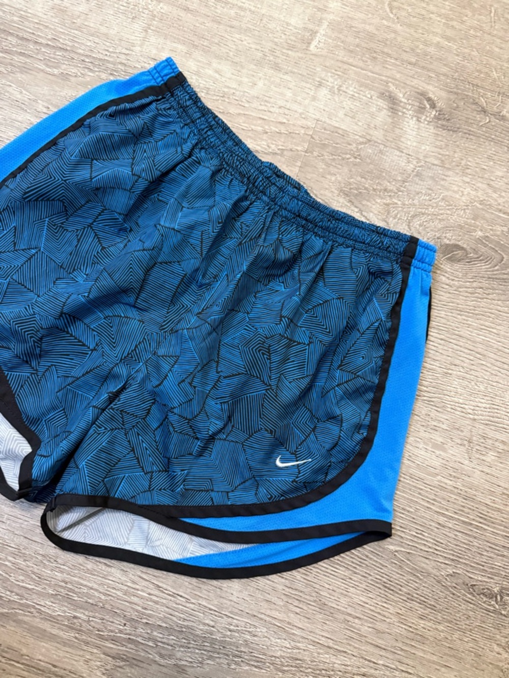 •NIKE• RUNNING SHORTS - Picture 2 of 6